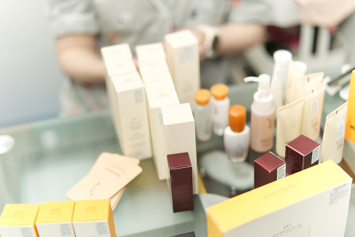 TIPS FOR APPLYING FACE PRIMER FOR A LONG-LASTING MAKEUP LOOK
