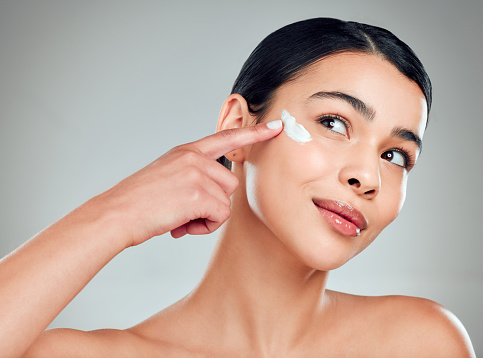 THE IMPORTANCE OF USING FACE SUNSCREEN AND THE RISKS OF SUN DAMAGE TO SKIN
