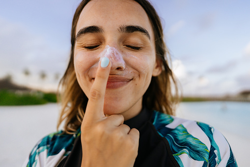NATURAL AND ORGANIC BODY SUNSCREENS FOR A CHEMICAL-FREE SKINCARE ROUTINE